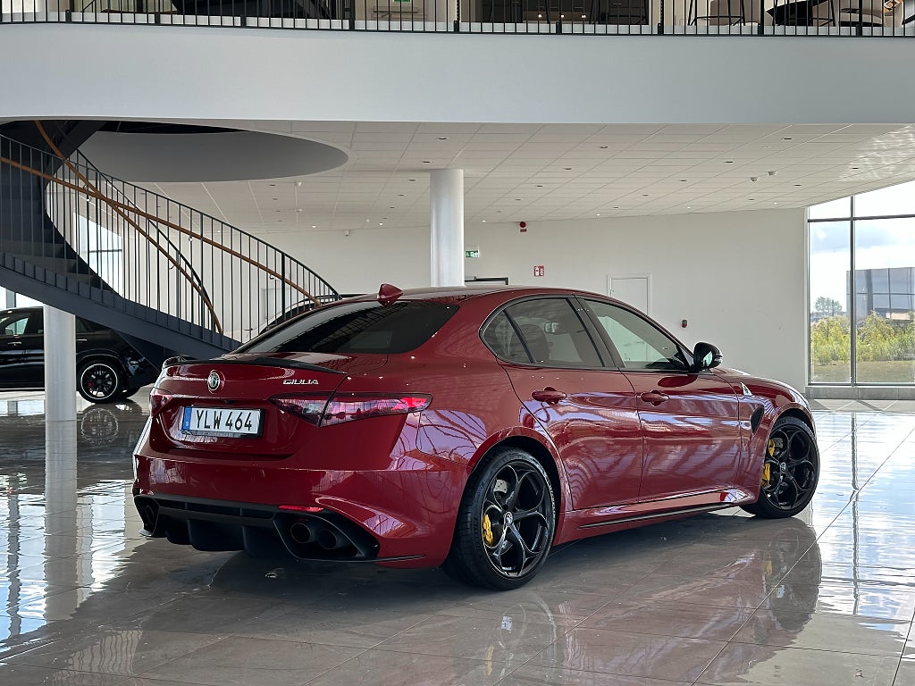 Alfa Romeo Giulia Quadrifoglio 510hk / H/K / Navi / Kolfiber / ACC