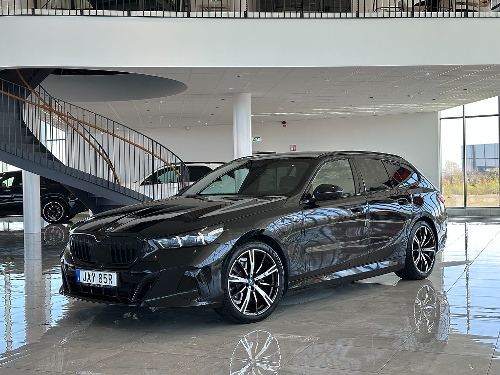 BMW 530e xDrive Touring 299hk / M Sport Performance / H&K