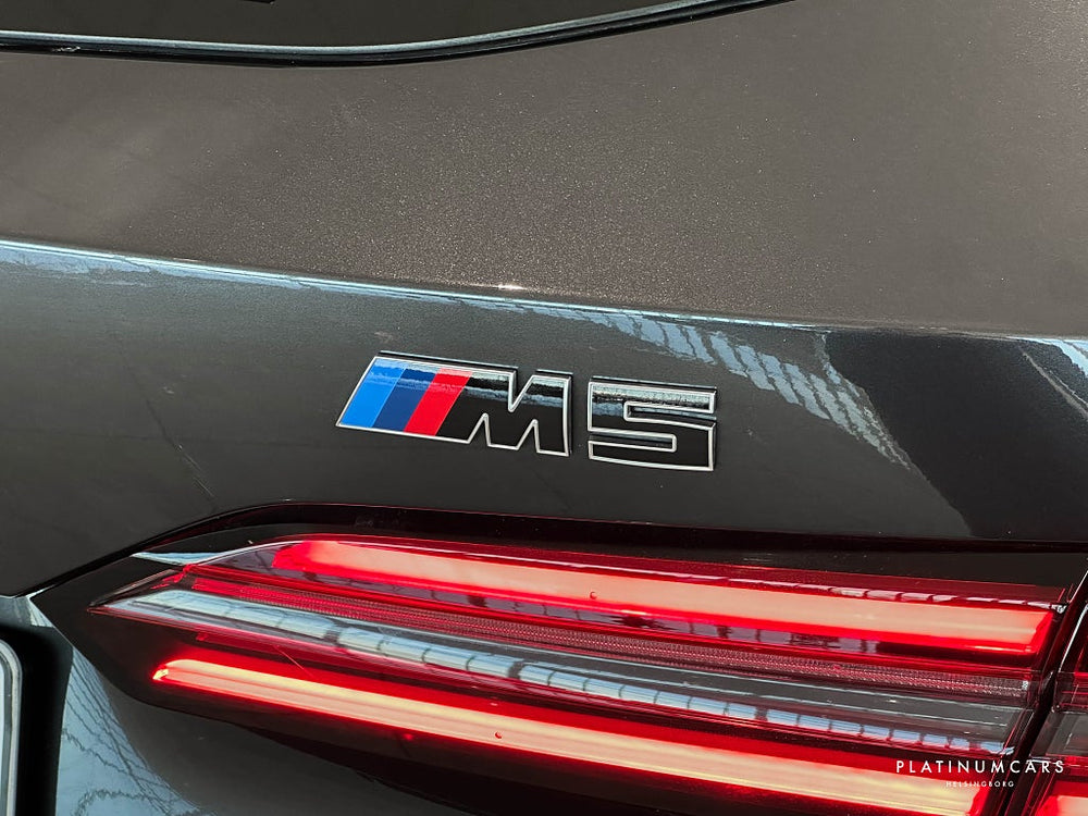 BMW M5 Touring 727hk 2025 / LEASEBAR / Iconic / B&W / Pano