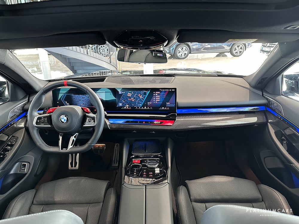 BMW M5 Touring 727hk 2025 / LEASEBAR / Iconic / B&W / Pano
