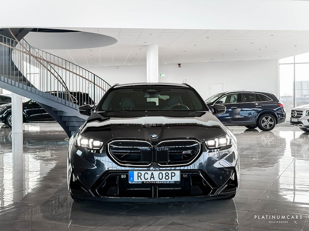 BMW M5 Touring 727hk 2025 / LEASEBAR / Iconic / B&W / Pano