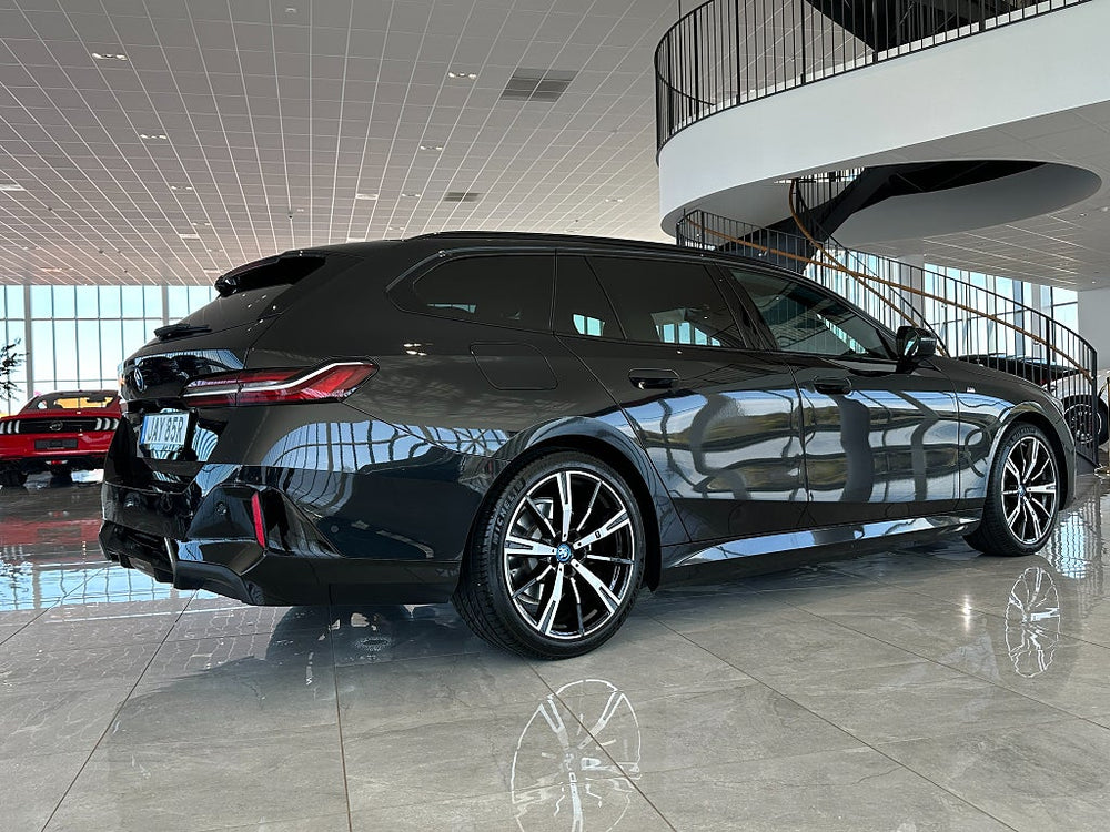 BMW 530e xDrive Touring 299hk / M Sport Performance / H&K