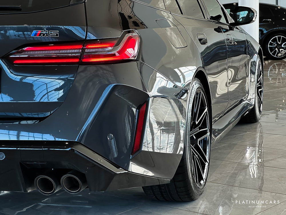 BMW M5 Touring 727hk 2025 / LEASEBAR / Iconic / B&W / Pano