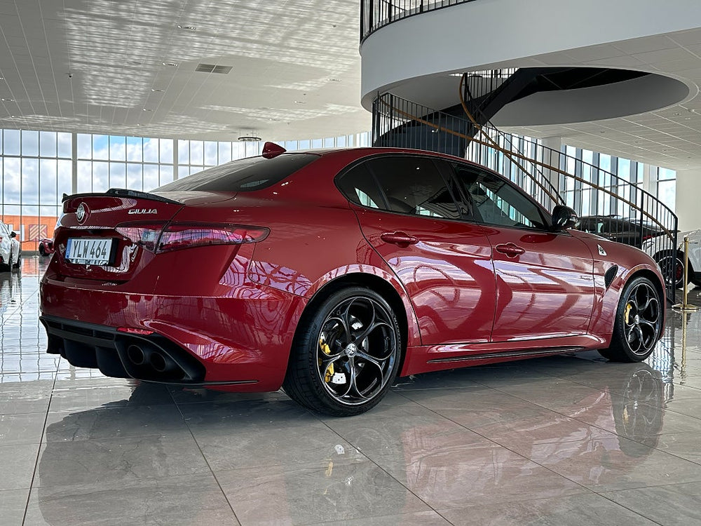 Alfa Romeo Giulia Quadrifoglio 510hk / H/K / Navi / Kolfiber / ACC