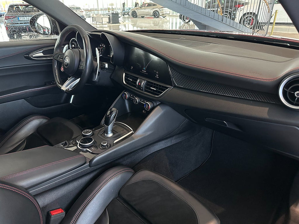 Alfa Romeo Giulia Quadrifoglio 510hk / H/K / Navi / Kolfiber / ACC