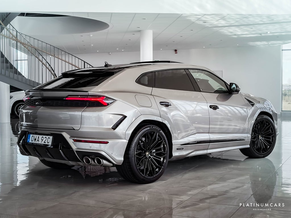 Lamborghini Urus SE 800hk / Ad Personam / LEASEBAR / Akrapovic