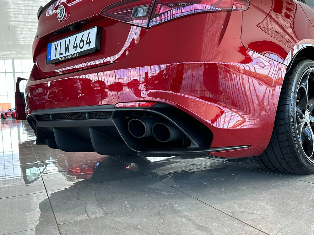 Alfa Romeo Giulia Quadrifoglio 510hk / H/K / Navi / Kolfiber / ACC