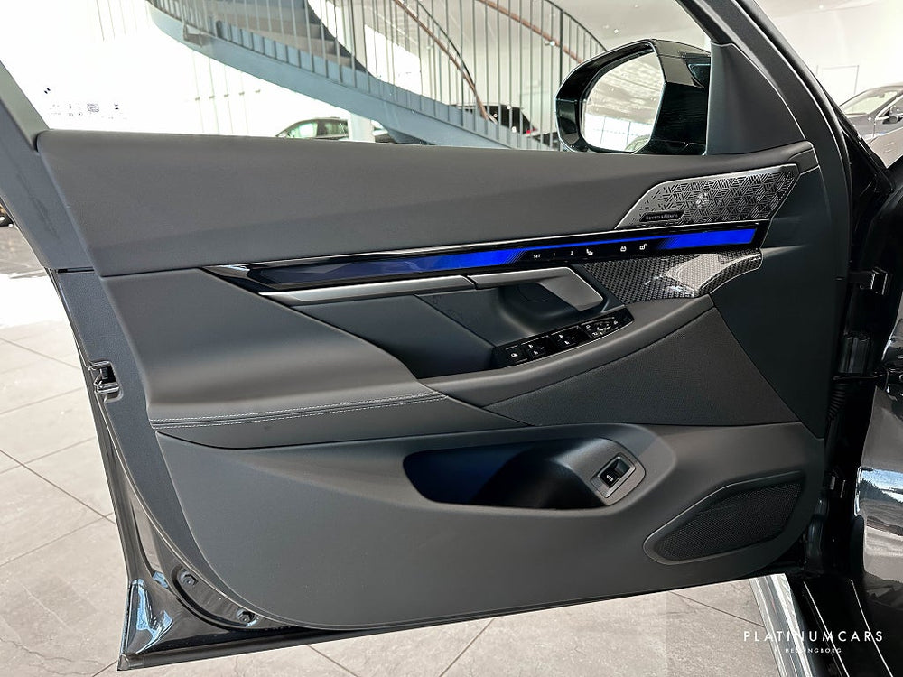 BMW M5 Touring 727hk 2025 / LEASEBAR / Iconic / B&W / Pano