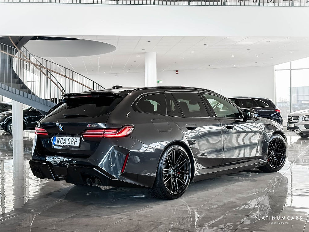 BMW M5 Touring 727hk 2025 / LEASEBAR / Iconic / B&W / Pano